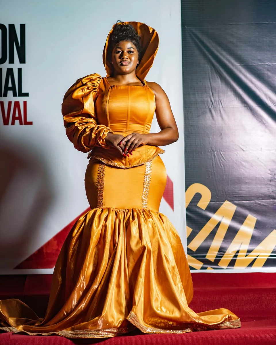 Guest in a gold satin mermaid gown